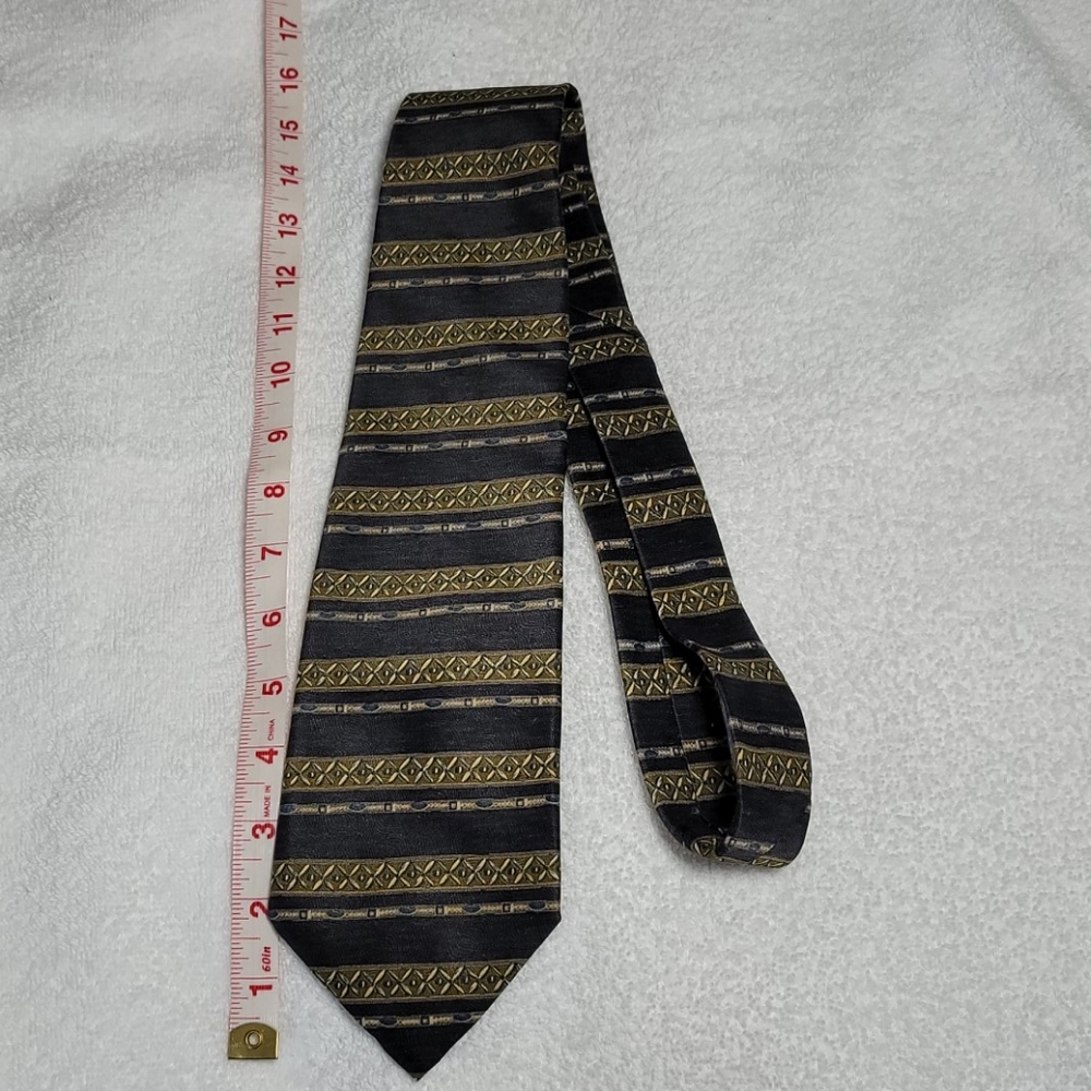 Barrington‎ Tie
